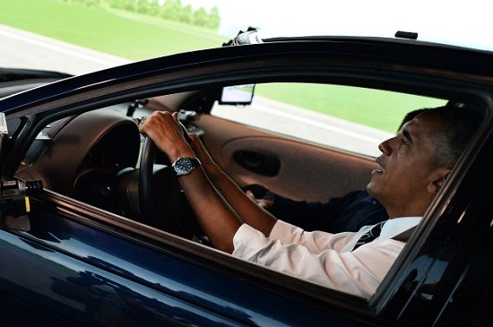 Tổng thống Obama lái xe ủng hộ công nghệ giao tiếp trên xe hơi